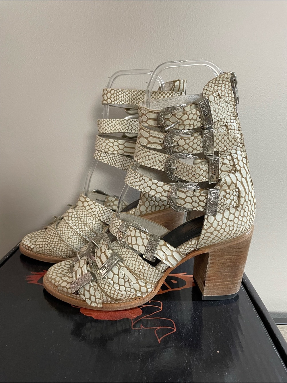 Women's FREEBIRD by STEVEN White Snake BROOKLYNN Heeled SANDALS  10
